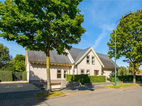 Property building, Street view, Parking