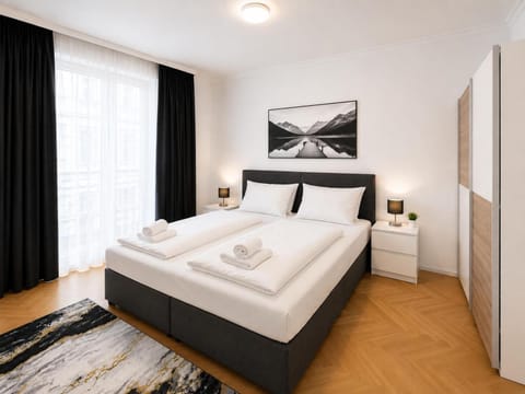 Photo of the whole room, Bedroom, storage, towels