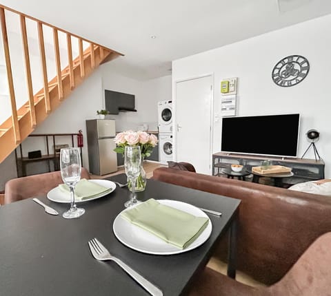 TV and multimedia, Living room, Dining area