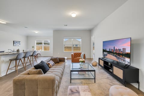 TV and multimedia, Living room, Seating area, Dining area, Evening entertainment