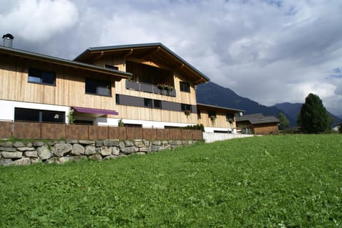 Property building, Day, Natural landscape, Garden, Garden view, Mountain view