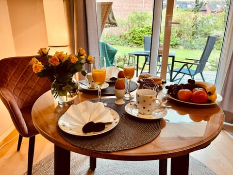 Balcony/Terrace, Seating area, Garden view, Breakfast