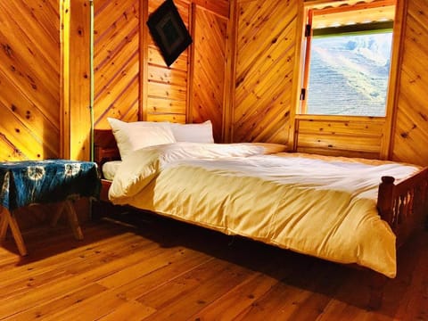 Bedroom, Mountain view
