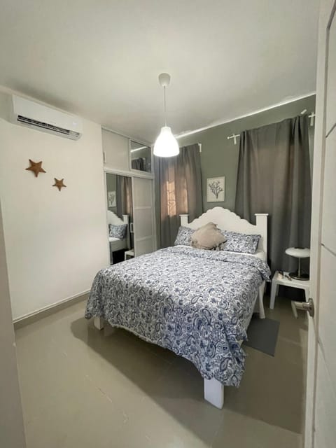 Photo of the whole room, Swimming pool