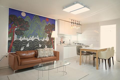 Kitchen or kitchenette, Living room, Seating area