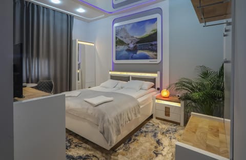 Bed, Photo of the whole room, Bedroom, towels