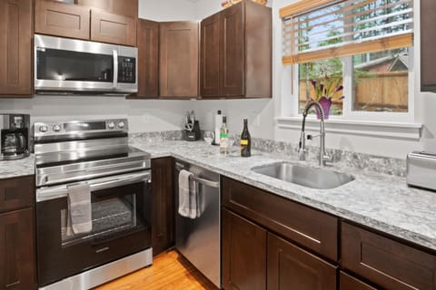 Mt. Rainier Cabin w/hot tub Cabin in Ashford