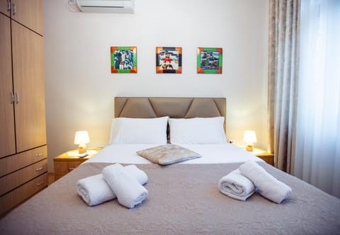 Bed, Bedroom, towels, air conditioner
