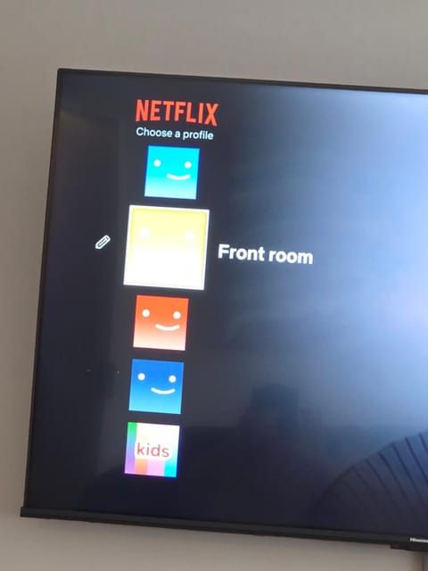 Premier inn mattresses SKY SPORTS & Netflix- sleeps 6 House in Oldham District