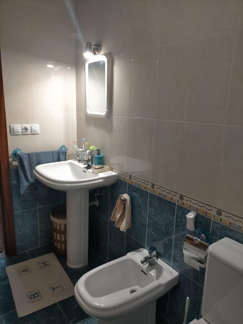 Toilet, Bathroom, towels