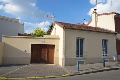 Facade/entrance, Street view