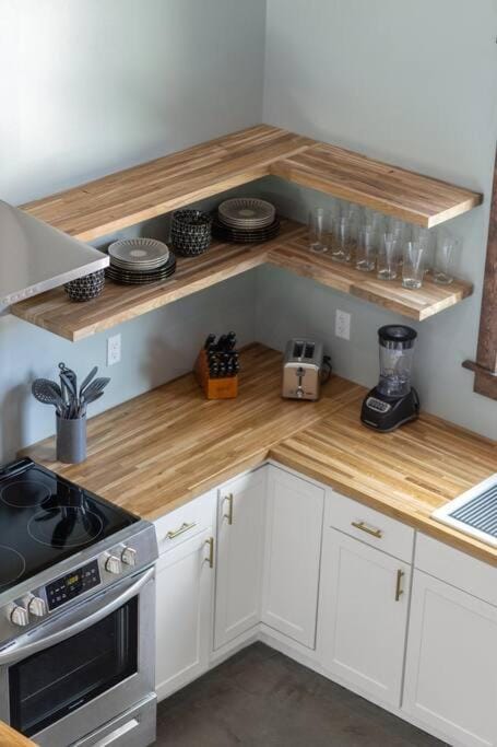 New Barndo/Kayak Launch/ 2 Private Hot Tubs Villa in Kentucky