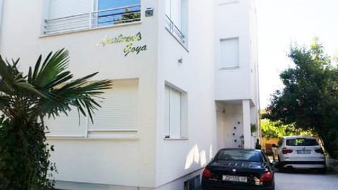 Property building, Patio, Facade/entrance, Property logo or sign, Garden view, Garden view