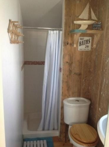 The Beach Hut. St Ives Bay, 5min walk to beach. Chalet in Hayle