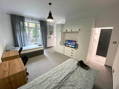 Bed, TV and multimedia, Photo of the whole room
