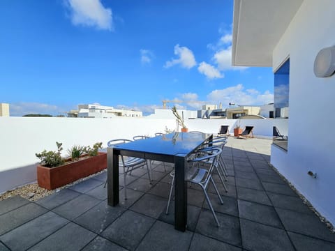 Malta Unique Penthouse Spacious Terrace-Sleeps 8 Apartment in Malta