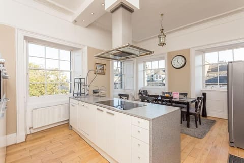 Prime Edinburgh City Centre - 4 Bed Penthouse Apartment in Edinburgh
