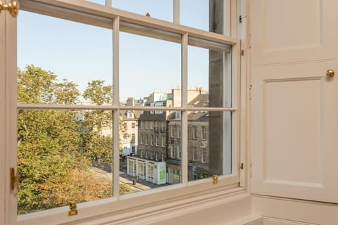 Prime Edinburgh City Centre - 4 Bed Penthouse Apartment in Edinburgh