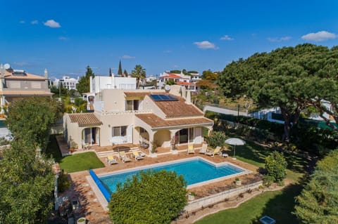 Property building, Garden, Garden view, Pool view, Swimming pool