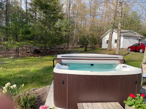 Enchanted Woodstock Cottage with hot tub House in Glenford