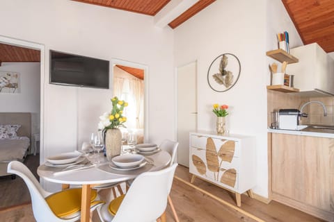 TV and multimedia, Dining area