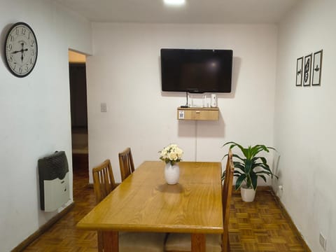 Communal lounge/ TV room, TV and multimedia, Dining area, Evening entertainment