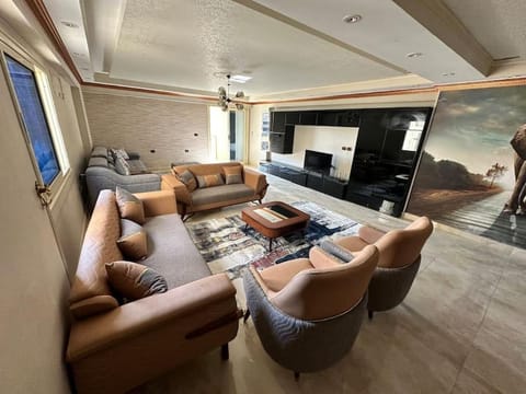 Communal lounge/ TV room, TV and multimedia, Living room, Seating area, Evening entertainment