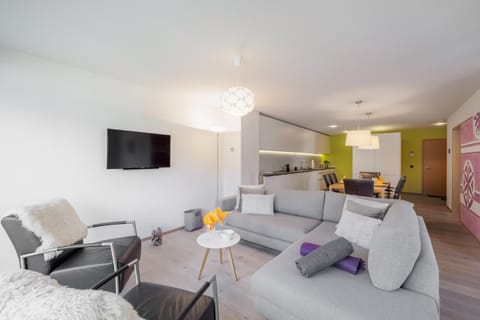 Communal lounge/ TV room, TV and multimedia, Living room, Seating area