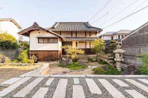 Property building, Day