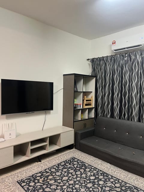Communal lounge/ TV room, TV and multimedia, Living room, Seating area, Evening entertainment
