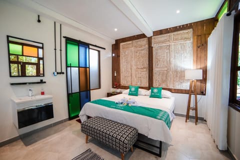 Photo of the whole room, Bedroom