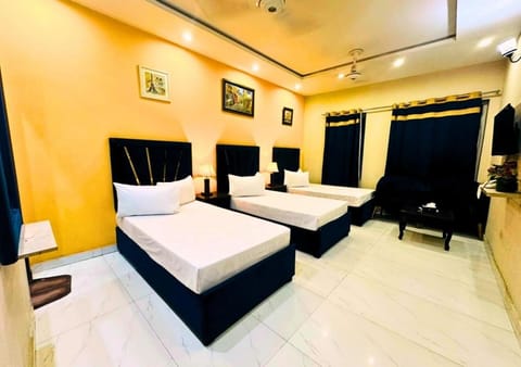 Bed, Seating area, Bedroom
