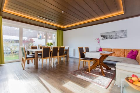 Living room, Dining area