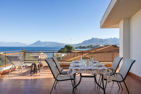 View (from property/room), Balcony/Terrace, Balcony/Terrace, Dining area, Sea view