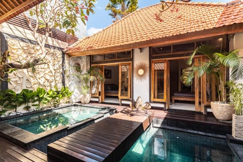 Property building, Garden, Pool view, Swimming pool