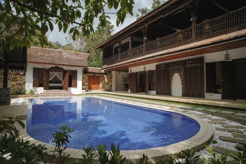 Swimming pool, Swimming pool