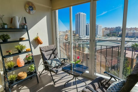View (from property/room), Balcony/Terrace, Living room, Dining area, City view