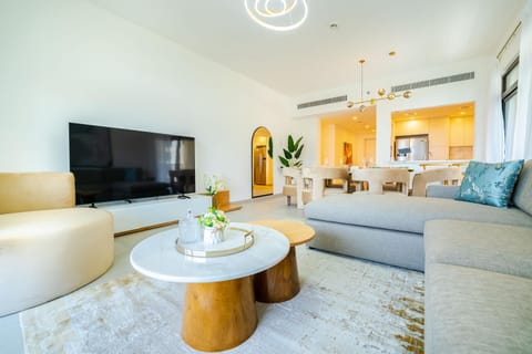 TV and multimedia, Living room, Seating area, Evening entertainment