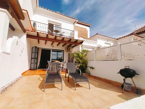Property building, Balcony/Terrace, sunbed
