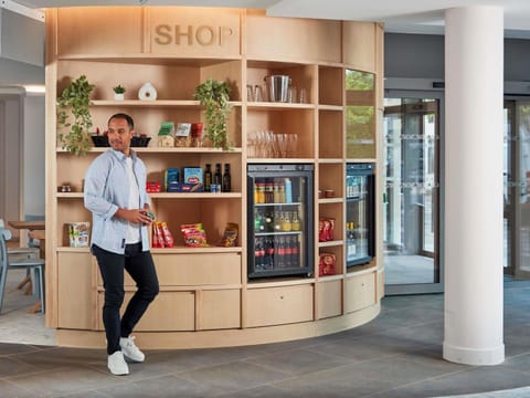 Supermarket/grocery shop