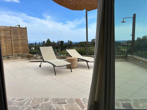 Balcony/Terrace, sunbed