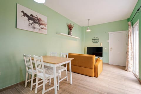 TV and multimedia, Living room, Seating area, Dining area