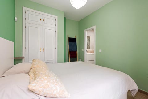 Bed, Photo of the whole room, Bedroom, wardrobe