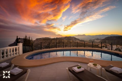 Patio, Nearby landmark, Day, Natural landscape, Mountain view, Pool view, Swimming pool, Sunrise, Sunset, sunbed