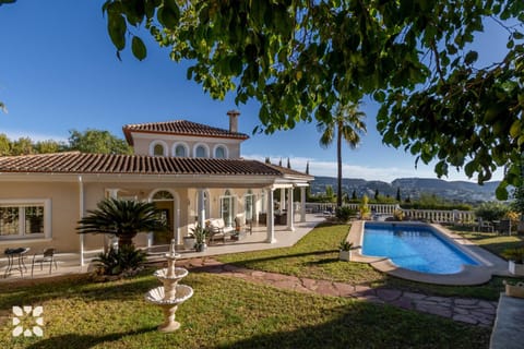 Property building, Day, Natural landscape, Garden, Garden view, Mountain view, Pool view, Swimming pool, sunbed