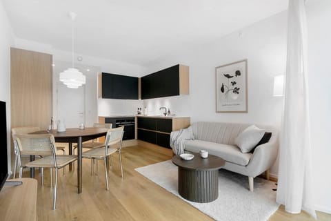 TV and multimedia, Kitchen or kitchenette, Living room, Seating area, Dining area