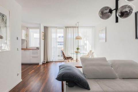 Bed, Kitchen or kitchenette, Living room, Photo of the whole room, Seating area, Dining area