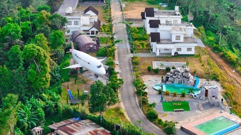 Property building, Day, Natural landscape, Bird's eye view, Garden, Ski School, Swimming pool