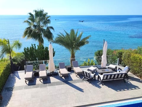 Villa Sunrise first line in Coral Bay Villa in Peyia