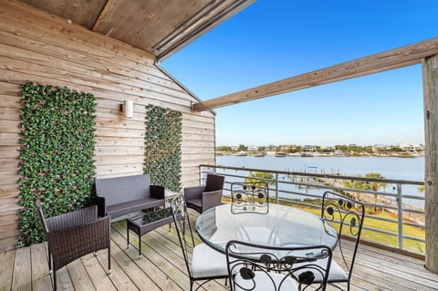 Needle Rush Point Unit E32 House in Ono Island